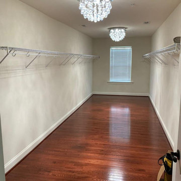 Luxurious White Walk-In Closets: Design and Organization