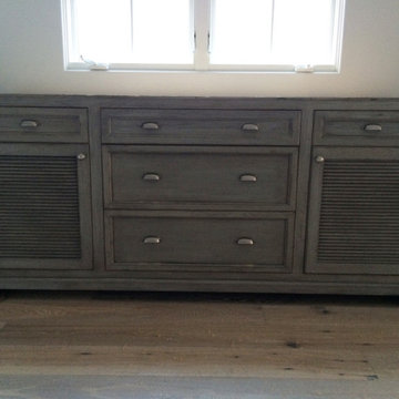 Farmhouse style bathroom vanity