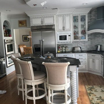 cabinet refacing--new cabinets with splash