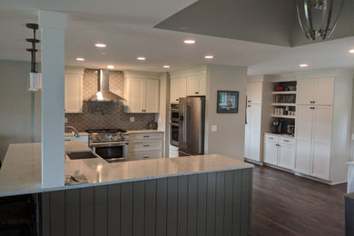 Kitchen - modern kitchen idea in Portland