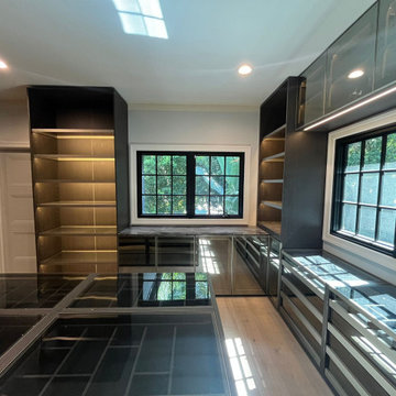 Custom Walk-in Closet by LAZZONI, Los Angeles