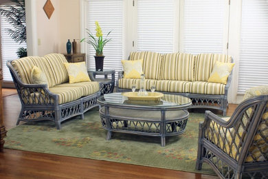 Sunroom - mid-sized traditional medium tone wood floor and brown floor sunroom idea in New York with a standard ceiling