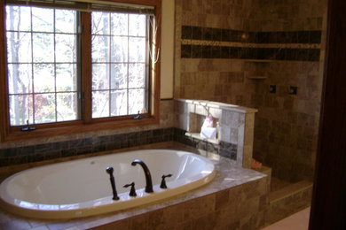 Example of a classic bathroom design in Grand Rapids