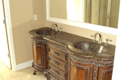 Example of a classic bathroom design in Atlanta