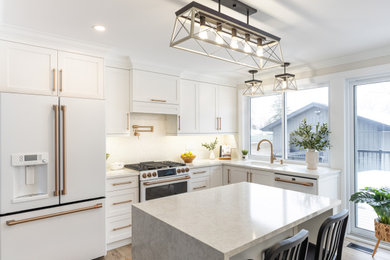 Inspiration for a contemporary kitchen remodel in Ottawa