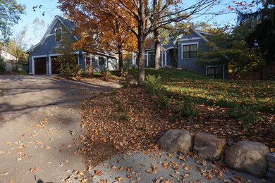 Design ideas for a mid-sized country front yard partial sun driveway in Minneapolis.