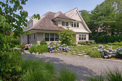 Design ideas for a traditional landscaping in New York.
