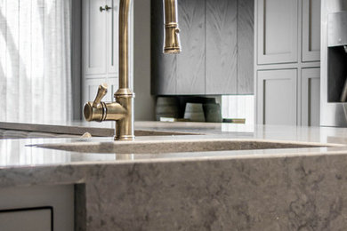 Eat-in kitchen - large transitional l-shaped eat-in kitchen idea in Montreal with shaker cabinets, gray cabinets, an island and quartz countertops