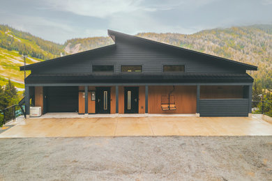 Example of a minimalist home design design in Other
