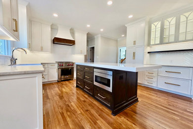 Kitchen - transitional kitchen idea in Raleigh