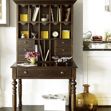 Universal Cordevalle Desk and Hutch