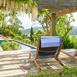 Uriger Pool in rechteckiger Form in Gloucestershire