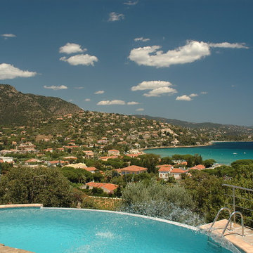 Piscine à débordement