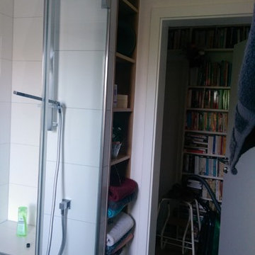 Kleine Badsanierung mit gefliester Dusche mit extra dünnen Fliesen
