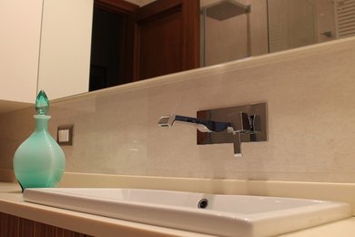 Bathroom - modern bathroom idea in Rome