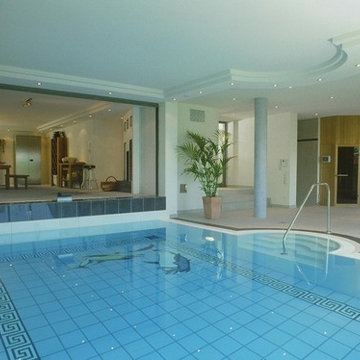 Wohnhaus mit Schwimmbad