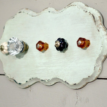 Wall Hook Plaque With Decorative Knobs