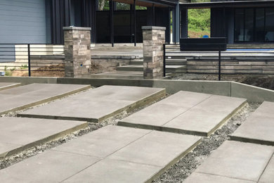 Example of a trendy patio design in Portland