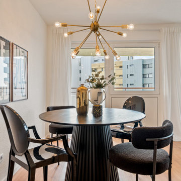 Modernes Interior mit Eleganz und warmen Akzenten