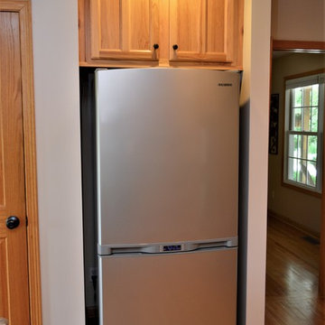 Wanatah, IN. Haas Signature Collection. Traditional Hickory Kitchen