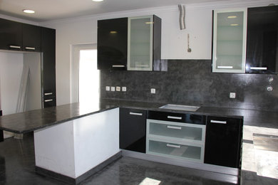 Modelo de cocina moderna con microcemento