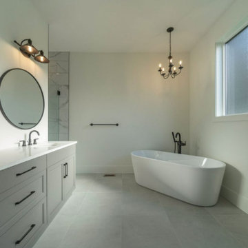 Ensuite Tub + Vanity