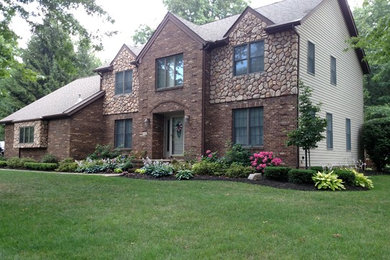 Design ideas for a mid-sized traditional partial sun front yard mulch landscaping in Other.