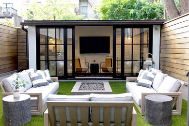 Transitional patio photo in Newark