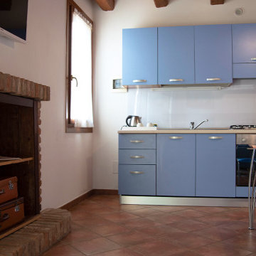Rinnovare un monolocale partendo da una cucina blu – Bed and Breakfast
