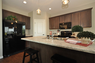 Elegant kitchen photo in Milwaukee
