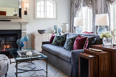 Example of a classic living room design in Toronto