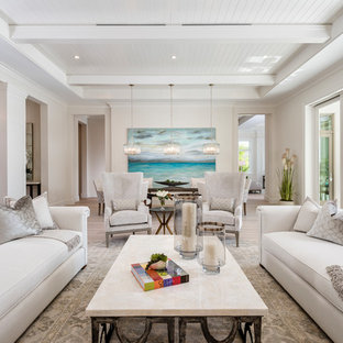 Kolonialstil Wohnzimmer Mit Grauer Wandfarbe Ideen Design Bilder Houzz