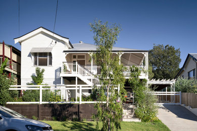 Design ideas for a traditional home design in Brisbane.