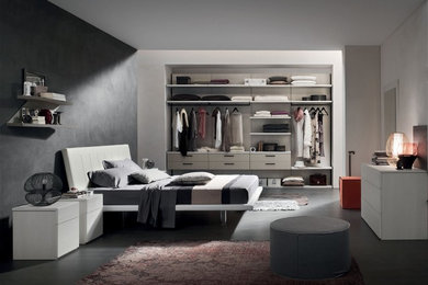 Inspiration for a modern storage and wardrobe in Miami.