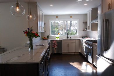 Kitchen - kitchen idea in New York
