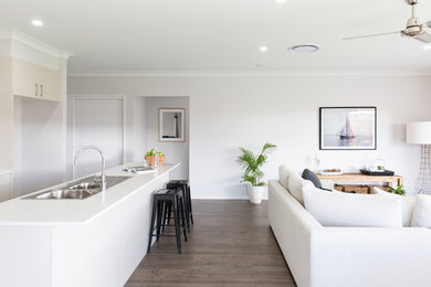 This is an example of a mid-sized beach style home design in Brisbane.