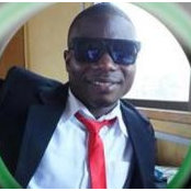 Foto von Peter Eyebrow Adegah