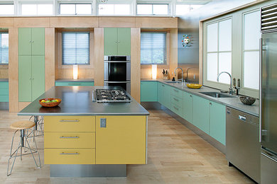 Inspiration for a modern kitchen remodel in New York