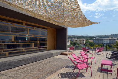 Réalisation d'une façade de maison design.