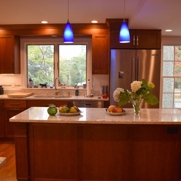 UltraCraft Shaker Kitchen in Cherry Amber with Silestone Pietra Countertops