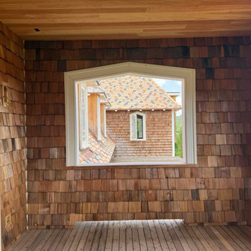 Custom Cedar Balcony with Panoramic Views and Natural Wood Finishes