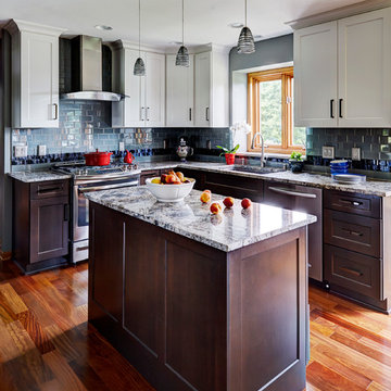 Contemporary Hubertus Kitchen