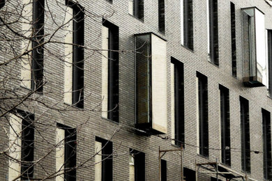 Foto de fachada de casa contemporánea grande con revestimiento de ladrillo