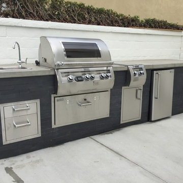 Contemporary Outdoor Kitchen