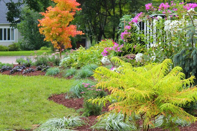 Design ideas for a traditional landscaping in New York.
