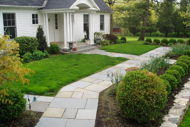 Photo of a traditional landscaping in Philadelphia.
