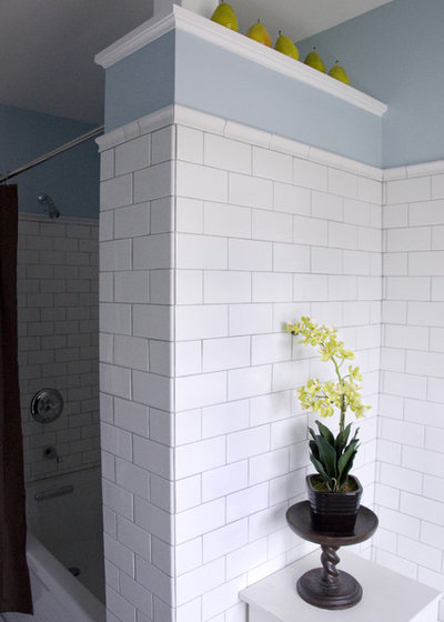Классический Ванная комната by Whitefield & Co, LLC