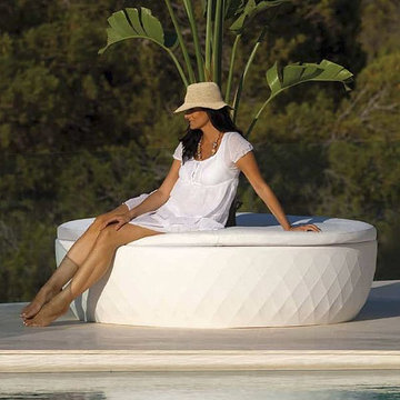 The Vases Island Bench