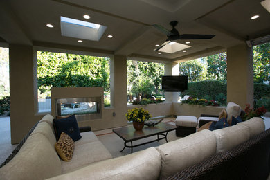 Transitional patio photo in Los Angeles