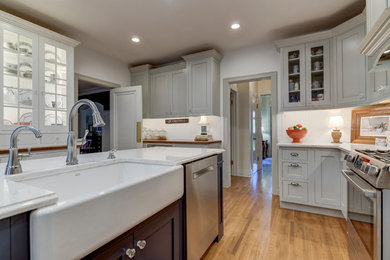 Inspiration for a farmhouse kitchen remodel in St Louis